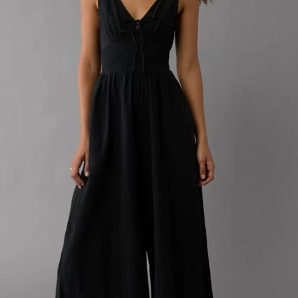 AE Smocked V-Neck Jumpsuit - Picture 5 of 5